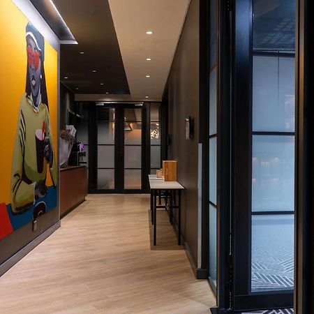 Radisson Red Hotel Johannesburg Rosebank Esterno foto