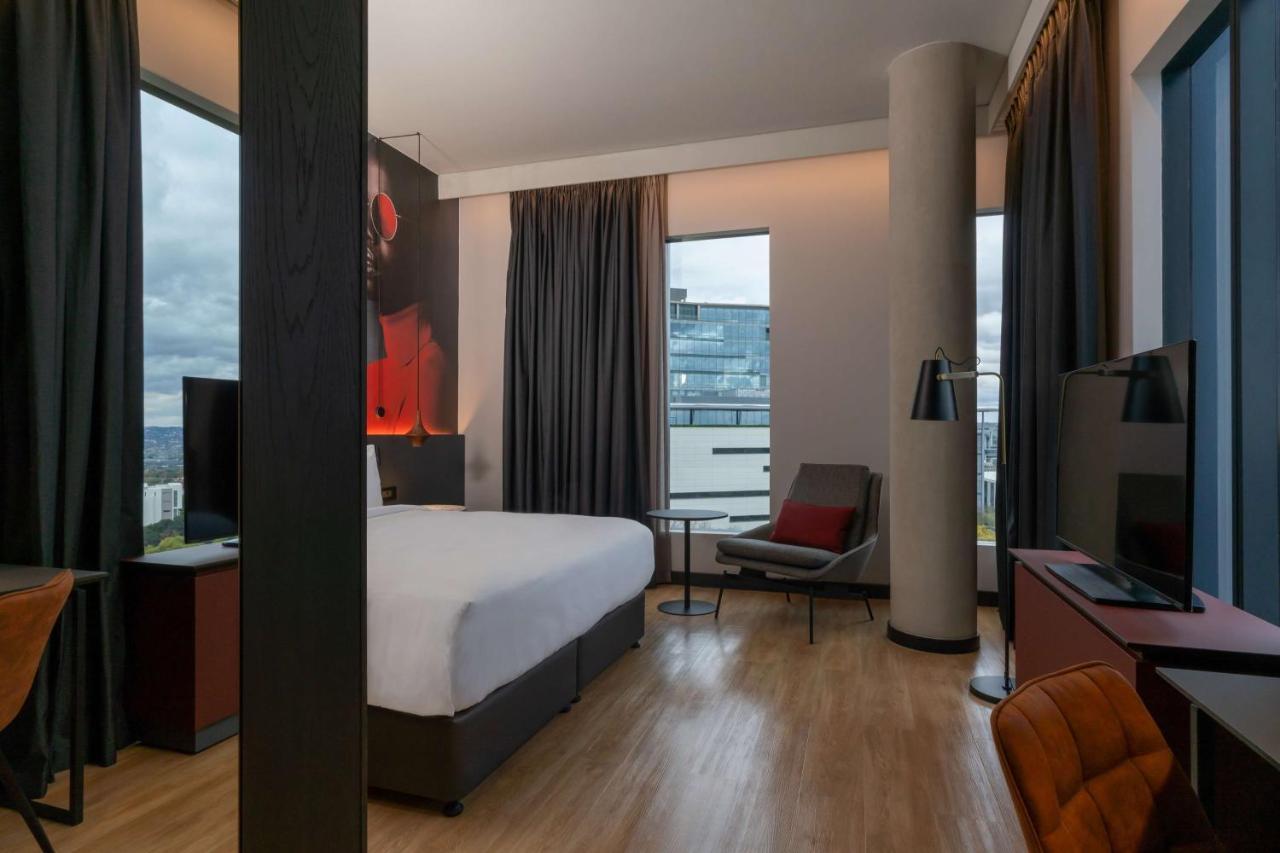 Radisson Red Hotel Johannesburg Rosebank Esterno foto