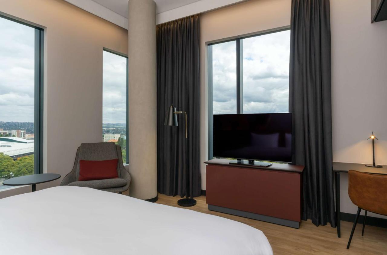 Radisson Red Hotel Johannesburg Rosebank Esterno foto