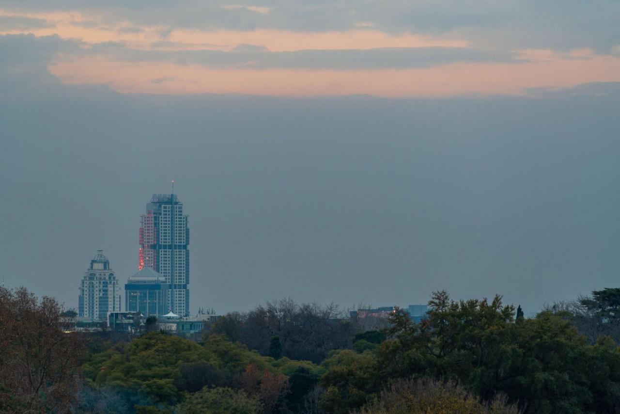 Radisson Red Hotel Johannesburg Rosebank Esterno foto