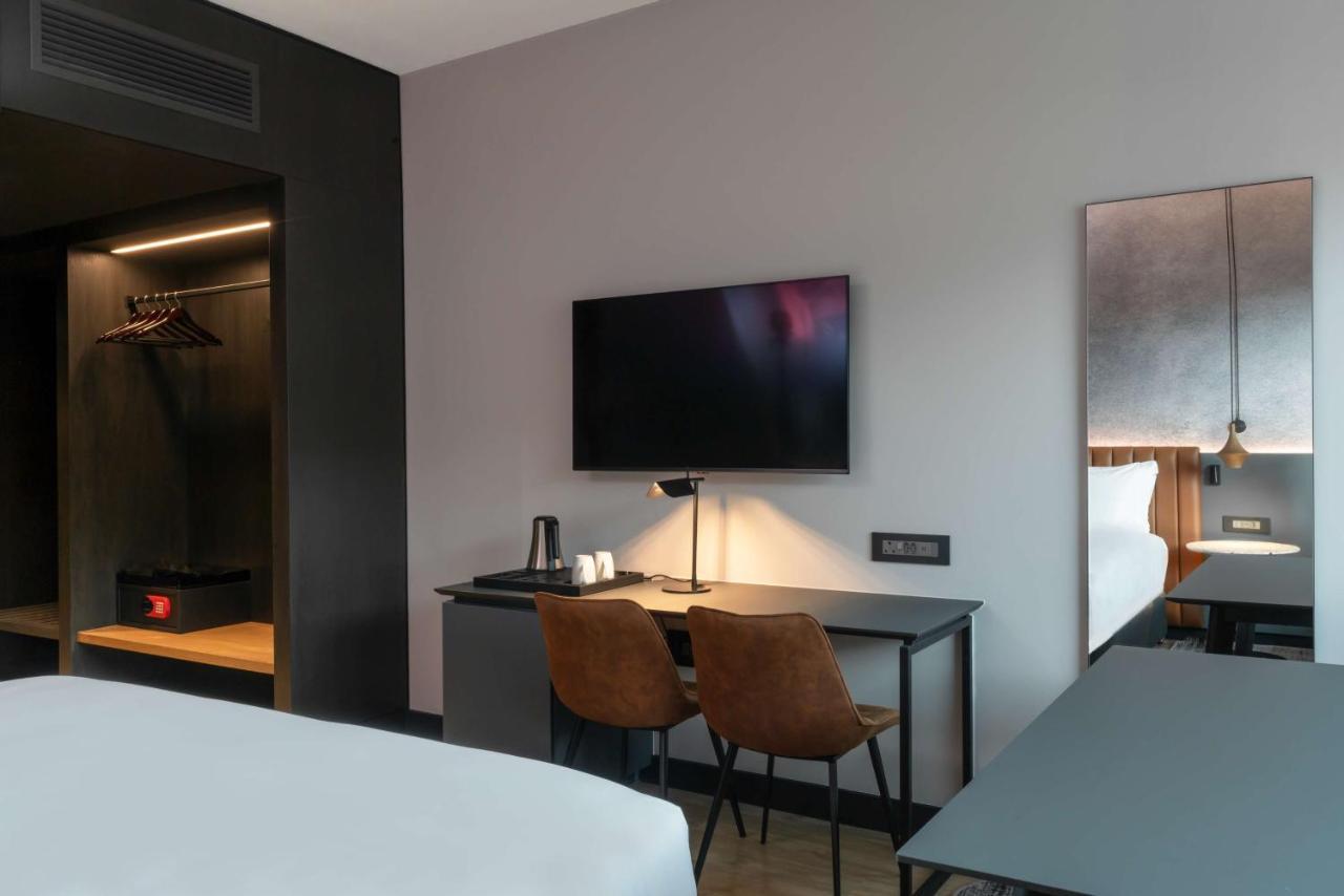 Radisson Red Hotel Johannesburg Rosebank Esterno foto