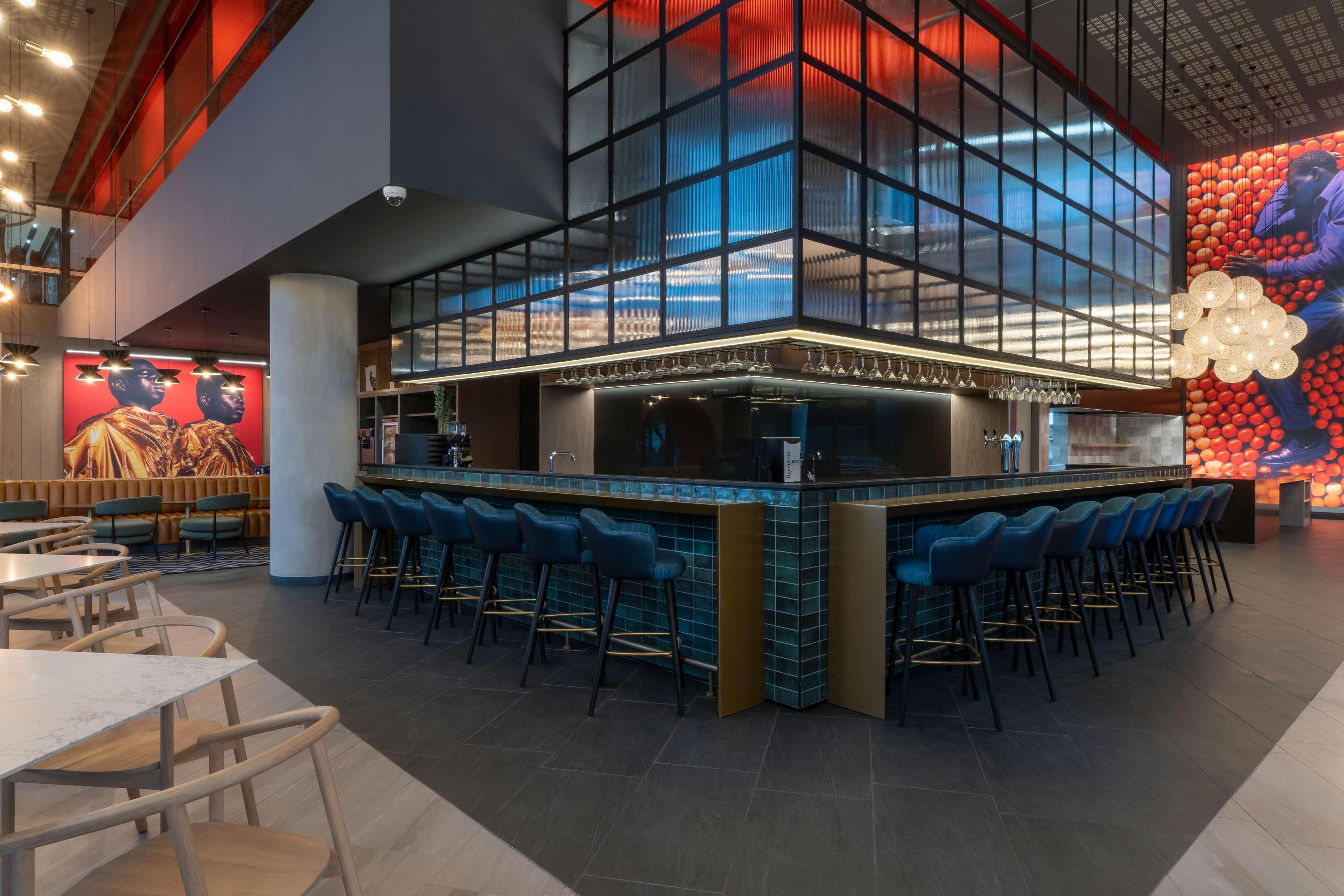 Radisson Red Hotel Johannesburg Rosebank Esterno foto