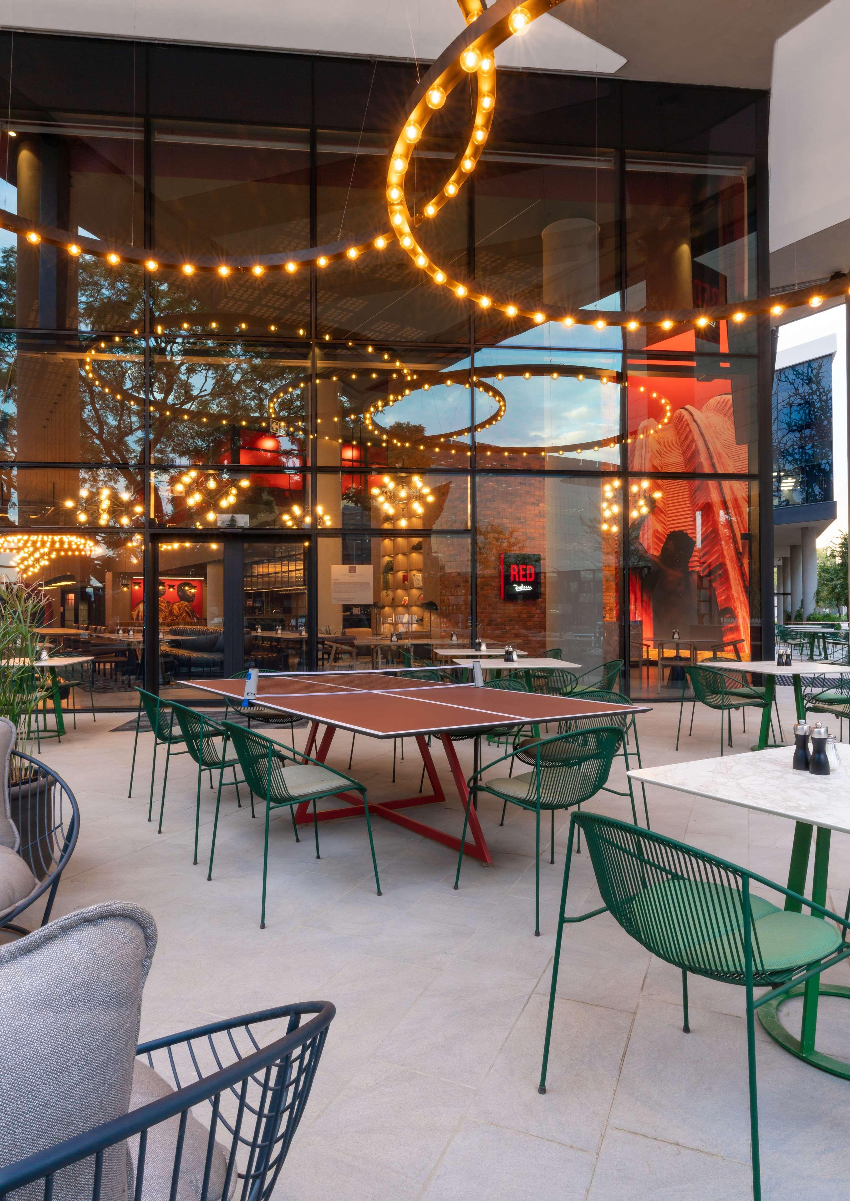Radisson Red Hotel Johannesburg Rosebank Esterno foto