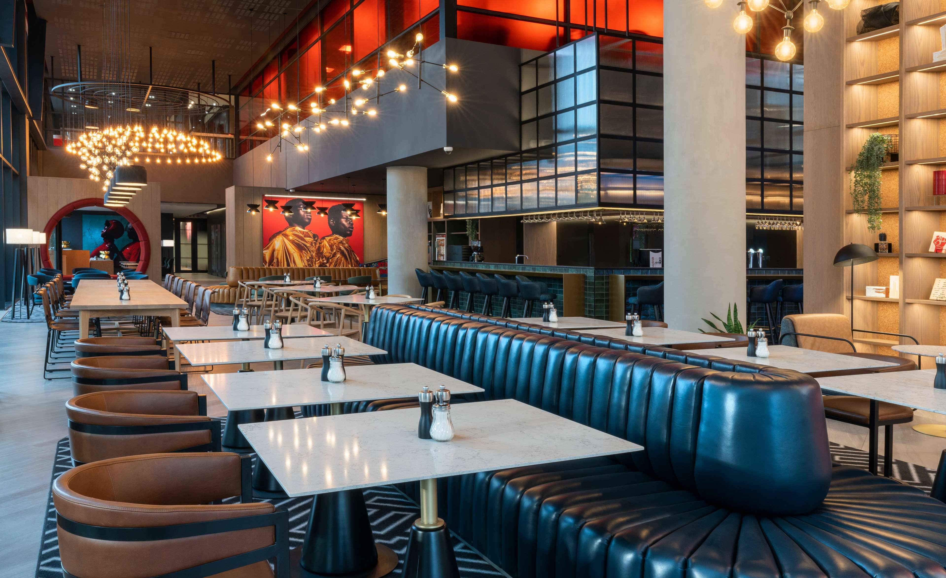 Radisson Red Hotel Johannesburg Rosebank Esterno foto