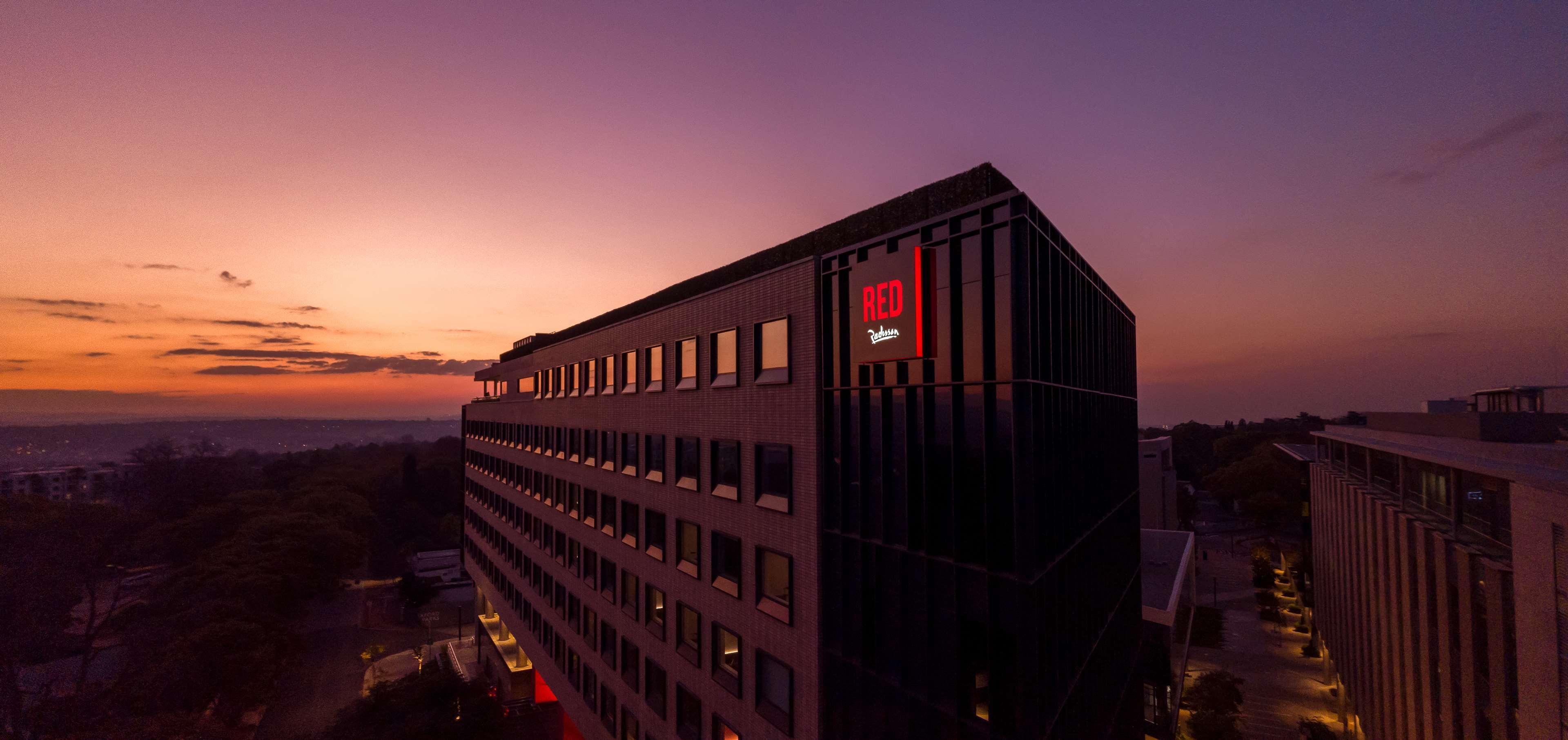 Radisson Red Hotel Johannesburg Rosebank Esterno foto