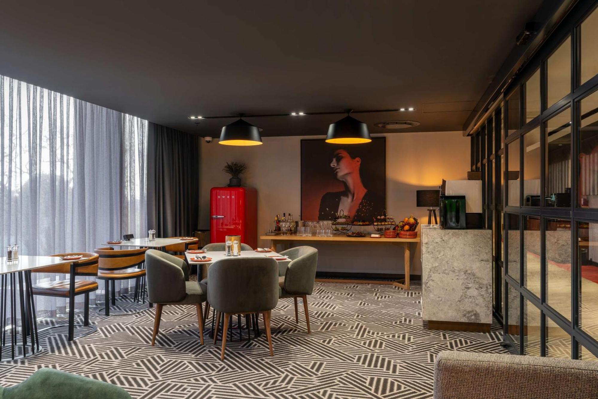 Radisson Red Hotel Johannesburg Rosebank Esterno foto