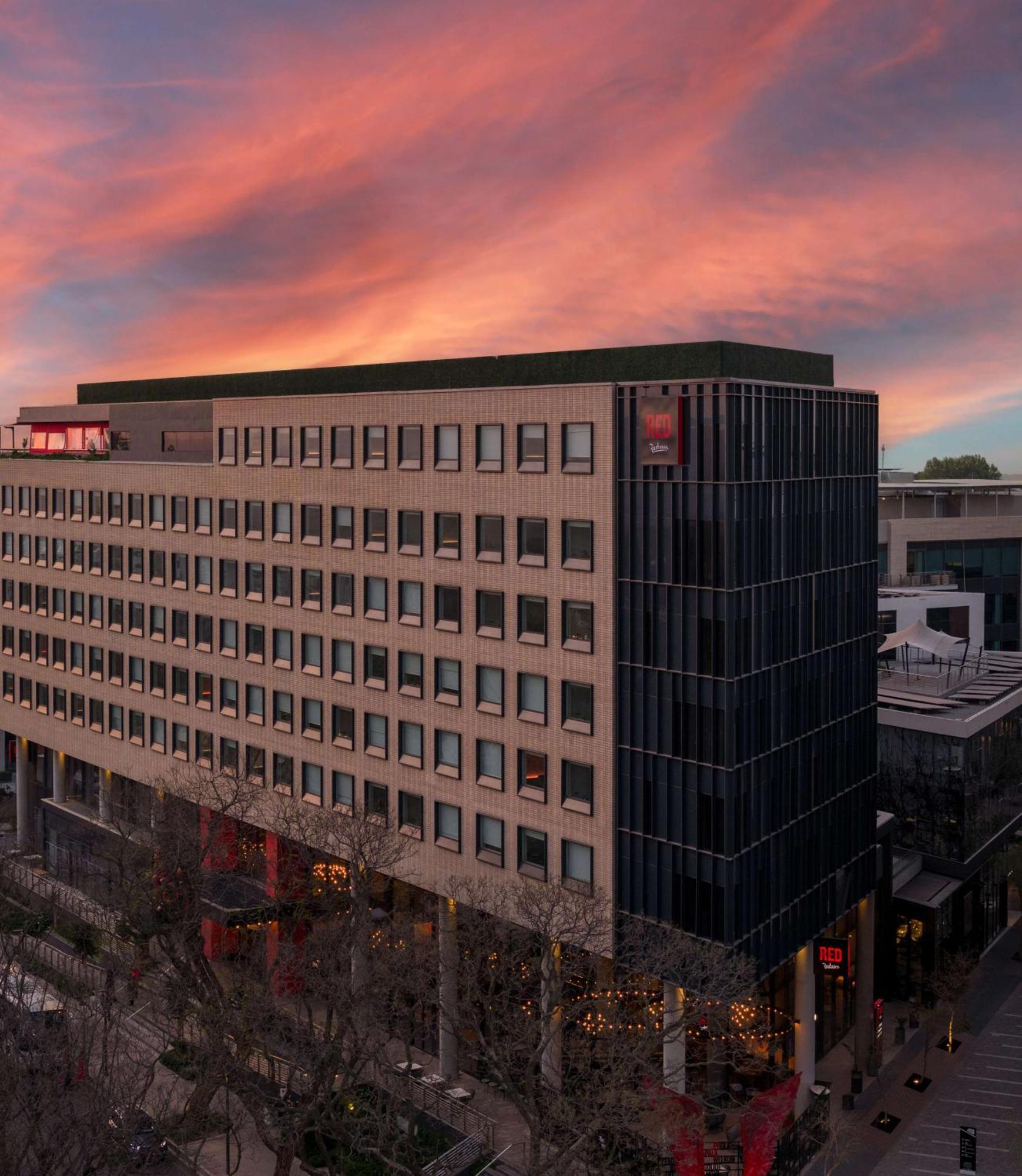 Radisson Red Hotel Johannesburg Rosebank Esterno foto