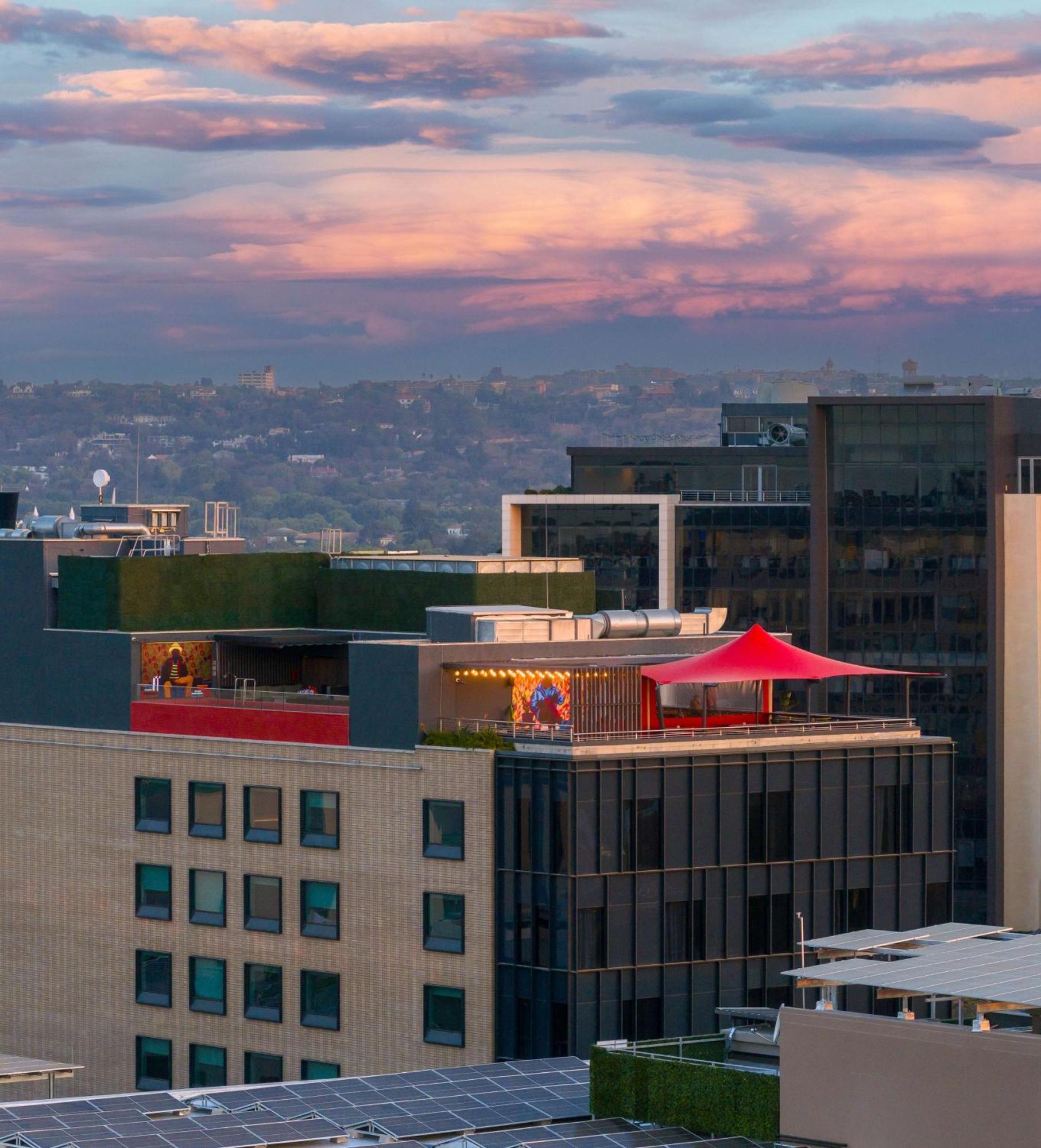 Radisson Red Hotel Johannesburg Rosebank Esterno foto