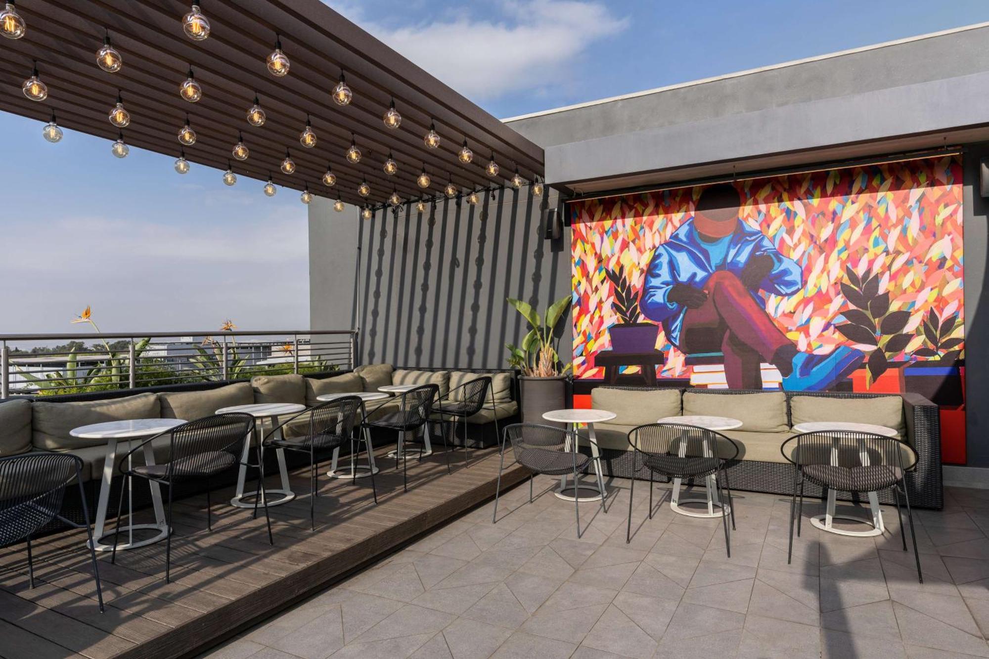 Radisson Red Hotel Johannesburg Rosebank Esterno foto